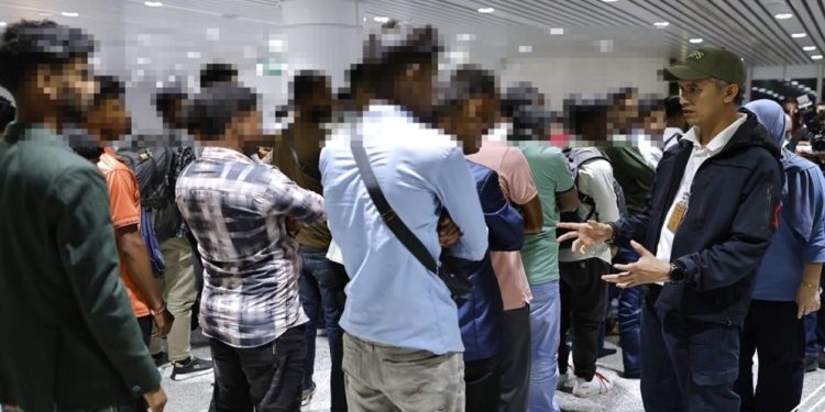 Bangladeshi deported from Malaysia: 123 Bangladeshis sent back from KLIA among 198 rejected