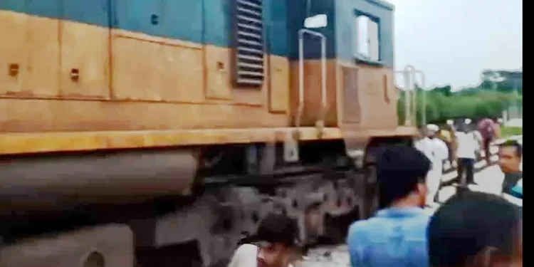 Train Derailment in Cumilla 2025: Paharikha Express Engine Derails, Major Disaster Averted