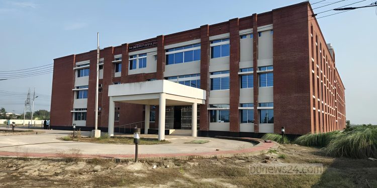 Children Packed in Cumilla Medical as 100-Bed Pediatric Hospital Lies Unused for Over a Year